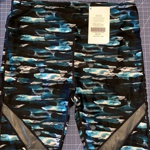 NWT Fabletics Jeanette leggings Medium
